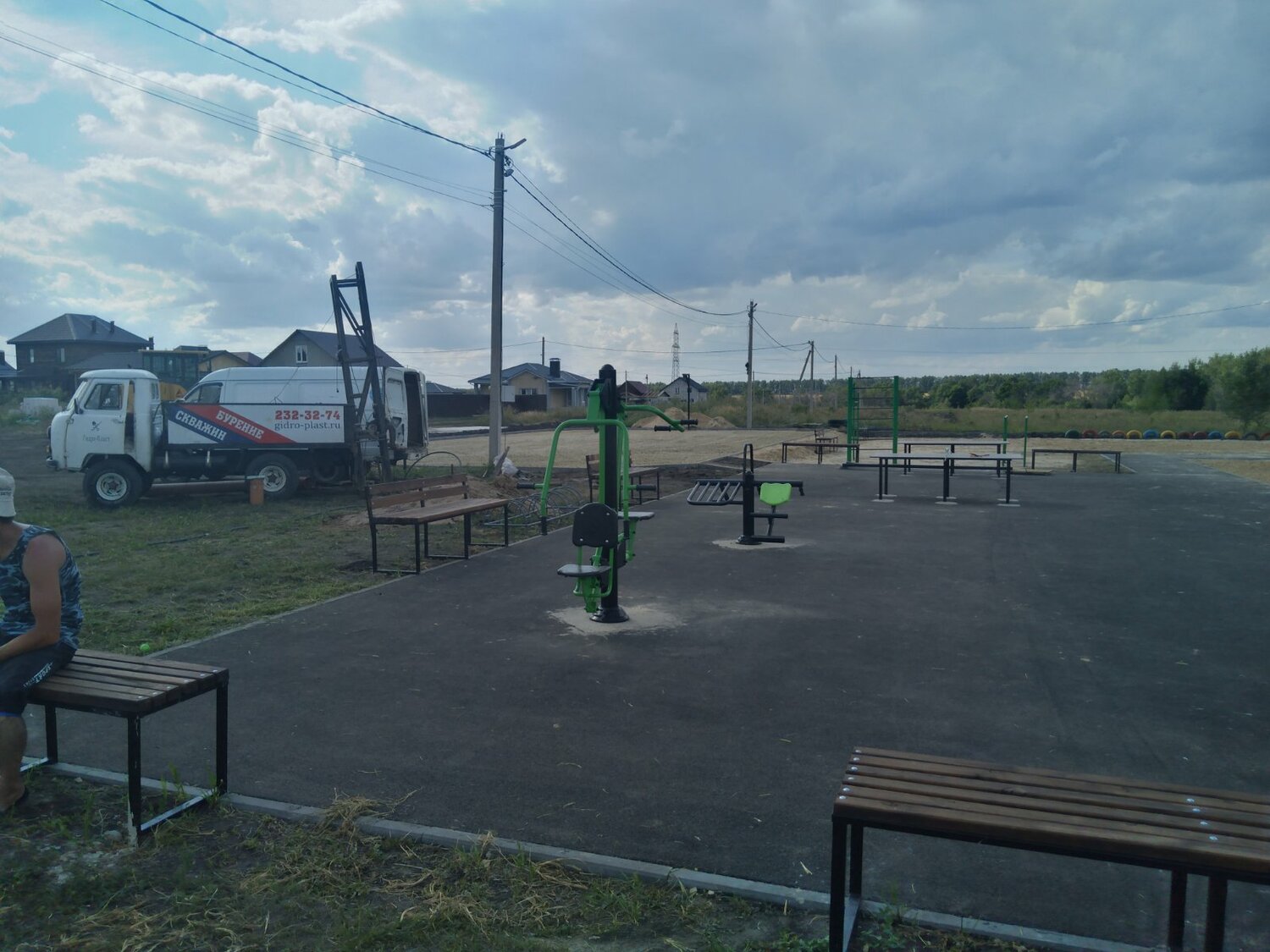 в деревне, дорога, участок, промплощадка, площадка