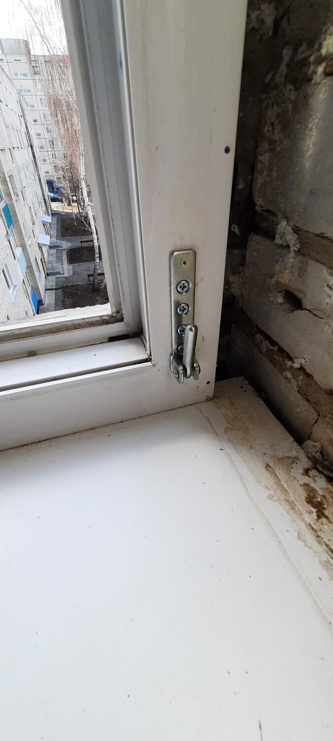 дует из пластикового окна, створка пластикового окна, пластиковые окна, монтаж окна, окно
