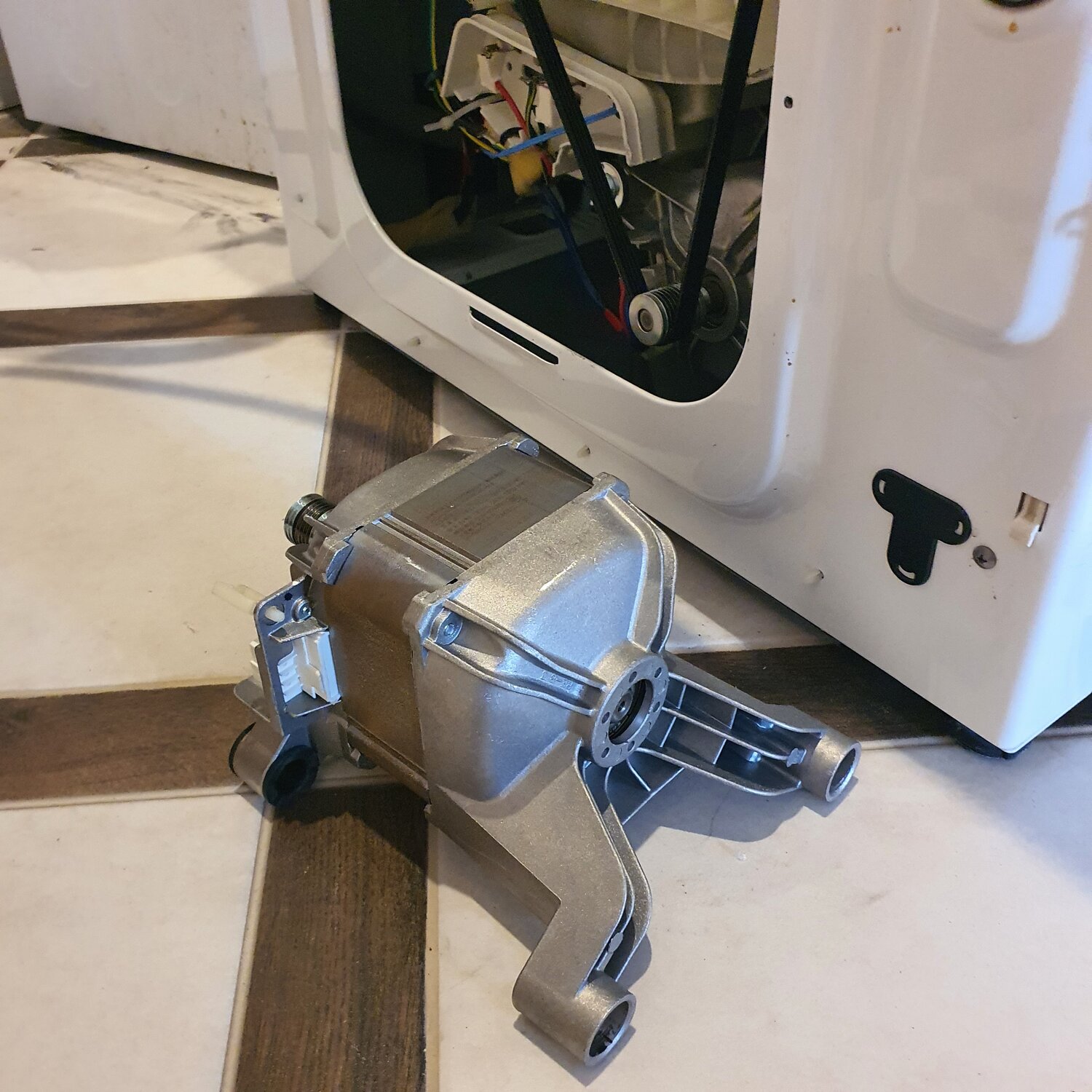 техника, посудомойка bosch e15, бытовая техника, машина двигатель, стиральных машин мотор подключить на 220в