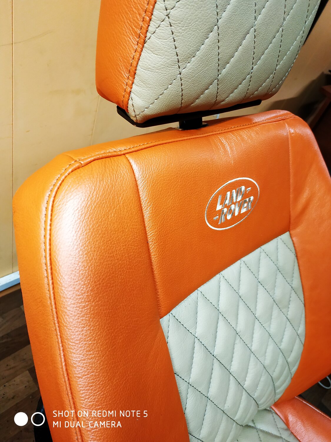 авточехлы из экокожи, кожаный салон автомобиля, авточехлы, чехлы автопилот коричневый ромб алькантара, авточехлы из алькантары