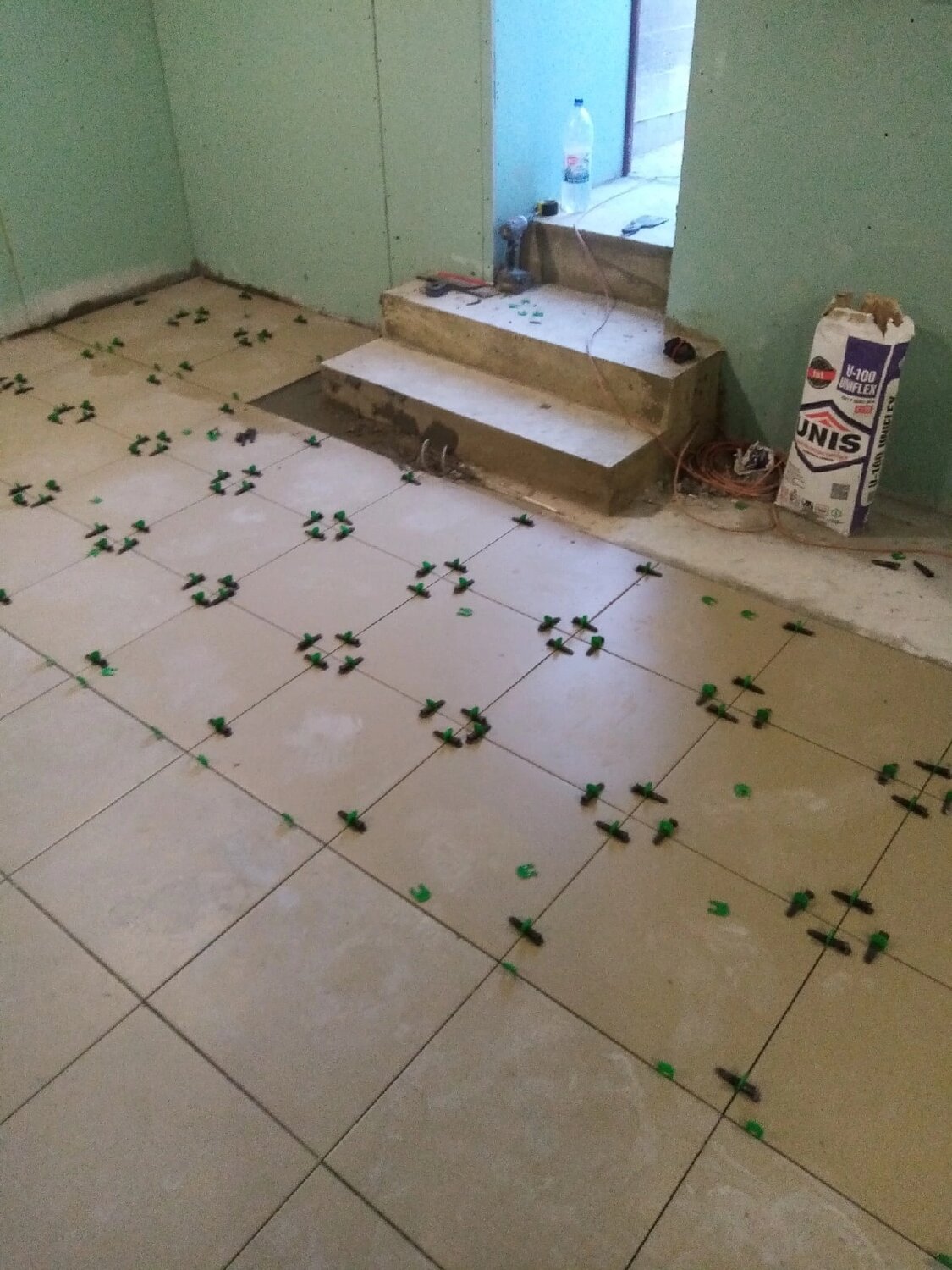 укладка плитки, укладка плитки на пол, выравнивание плитки, укладка керамогранита 60х60 на пол, плитка на пол