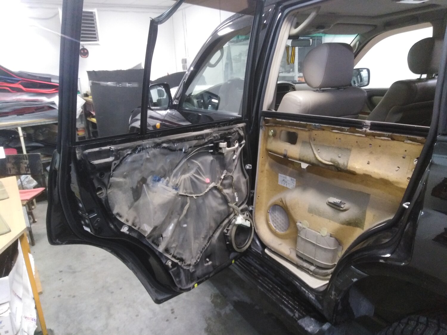 шумоизоляция toyota prado 120, шумоизоляция авто, pajero 4 3.8 2007 шумоизоляция, акустика в jeep grand cherokee wj, шумка дверей нива урбан