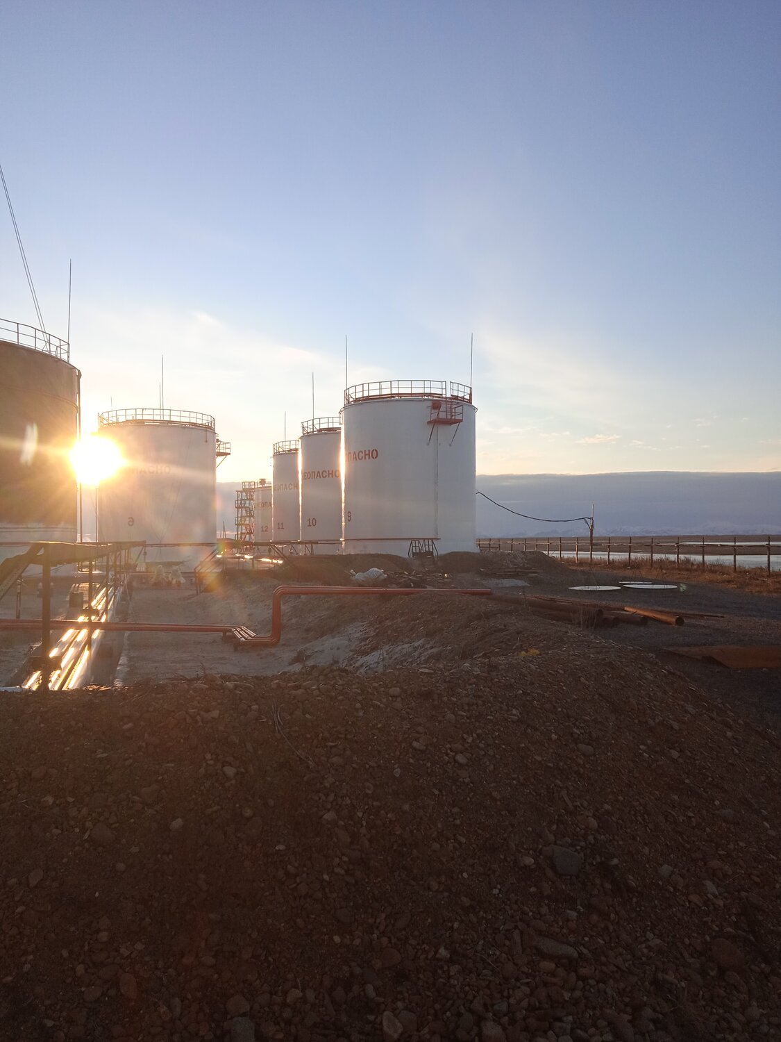 нефтяной газ, резервуары для нефти и нефтепродуктов на уфанефтехим, нефть, российская нефть, газ и нефть