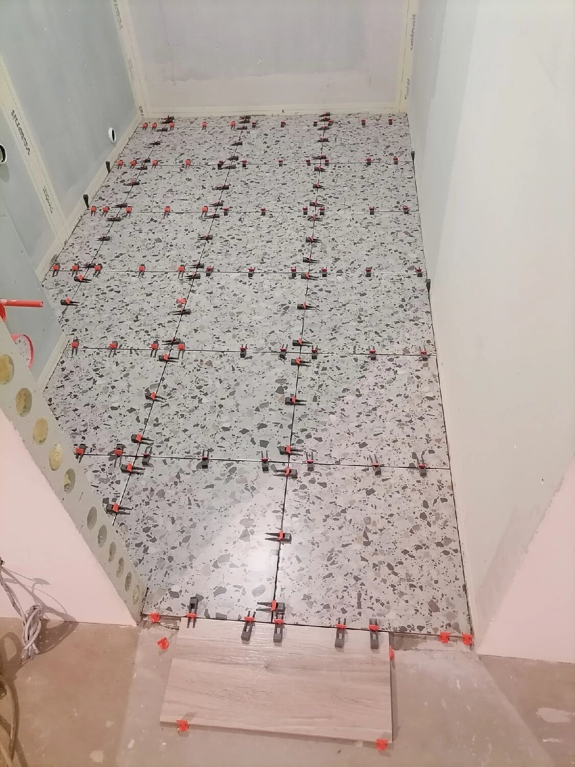 укладка плитки, укладка керамической плитки, укладка плитки на пол, плитка на пол, плитка