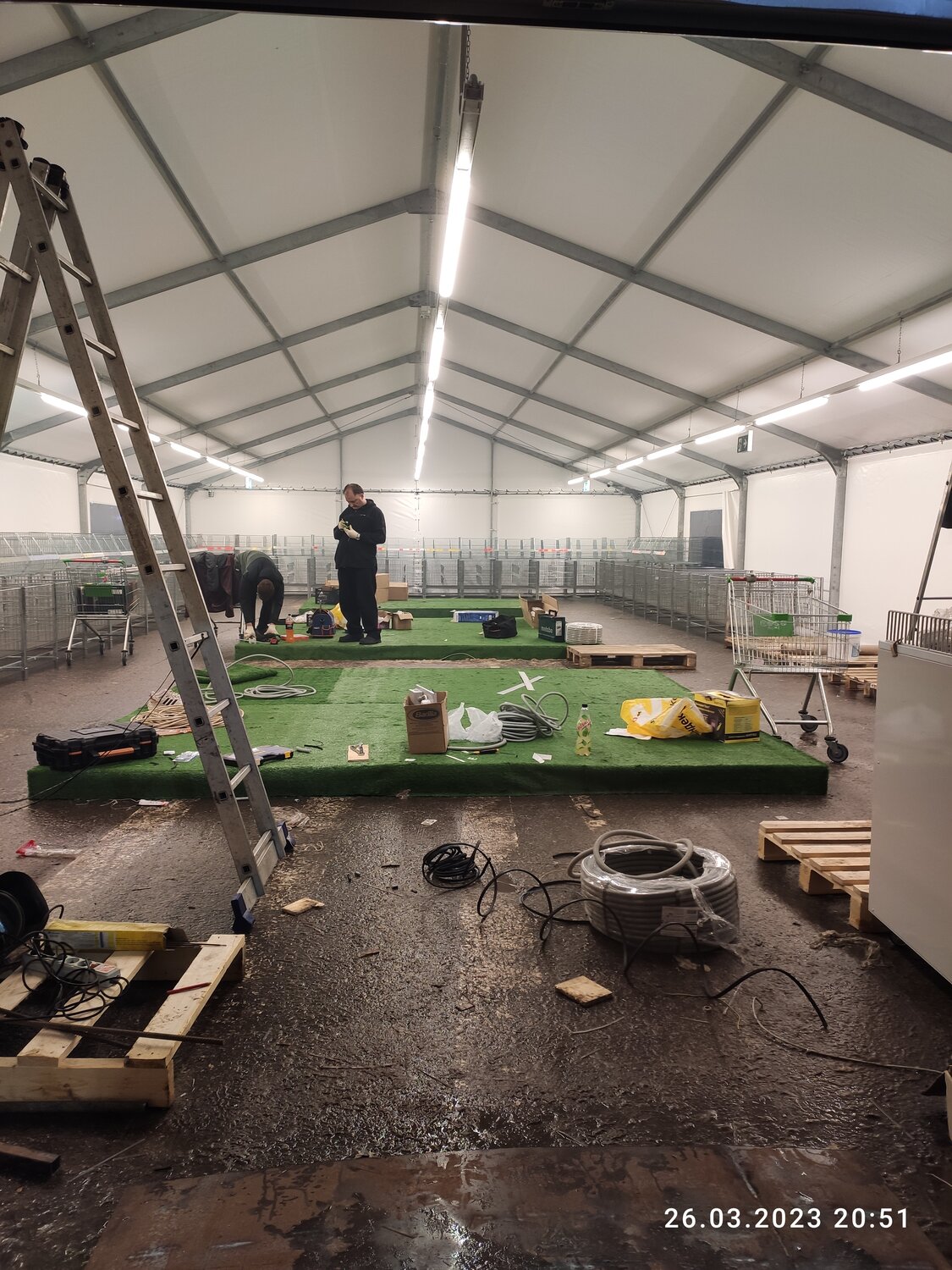 поле для гольфа, промышленные полы, тент шатер, строительство, гольф клуб