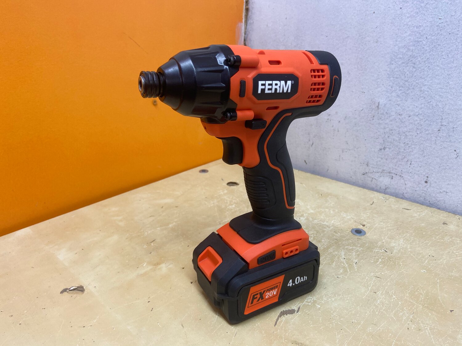 аккумуляторная дрель шуруповерт, шуруповерт ferm cdm 1168, дрель шуруповерт, шуруповёрт, аккумуляторная дрель