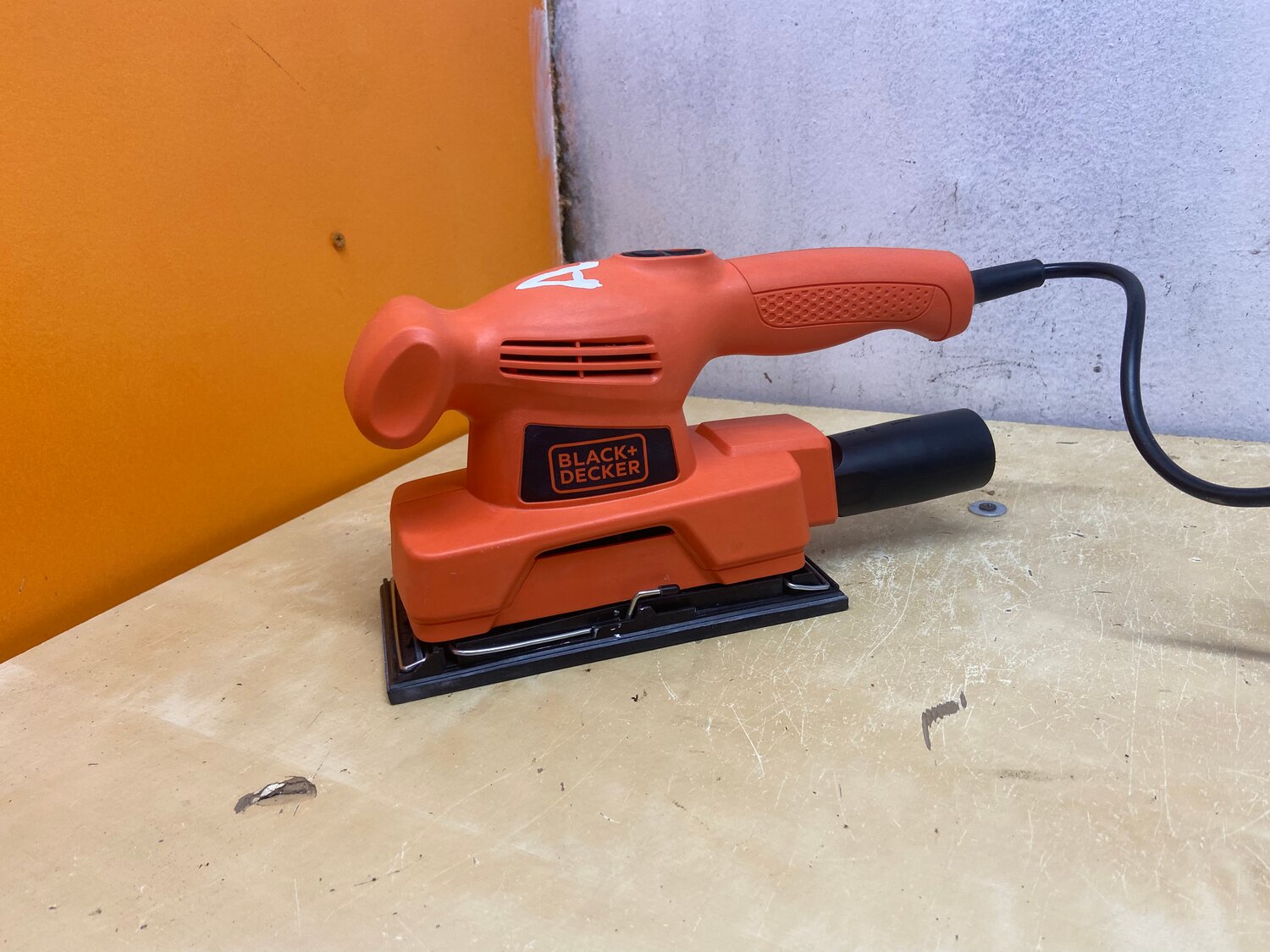плоскошлифовальная машина black+decker ka310, плоскошлифовальная машина black+decker ka300, плоскошлифовальная машина black+decker ka400, плоскошлифовальная машина, виброшлифовальная машина
