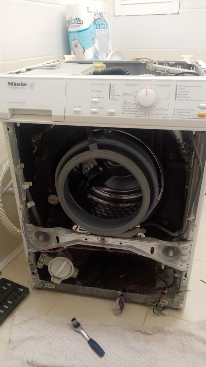 стиральная машина miele, стиральная машина бош, огромная стиральная машина, стиральная машина, крупная бытовая техника