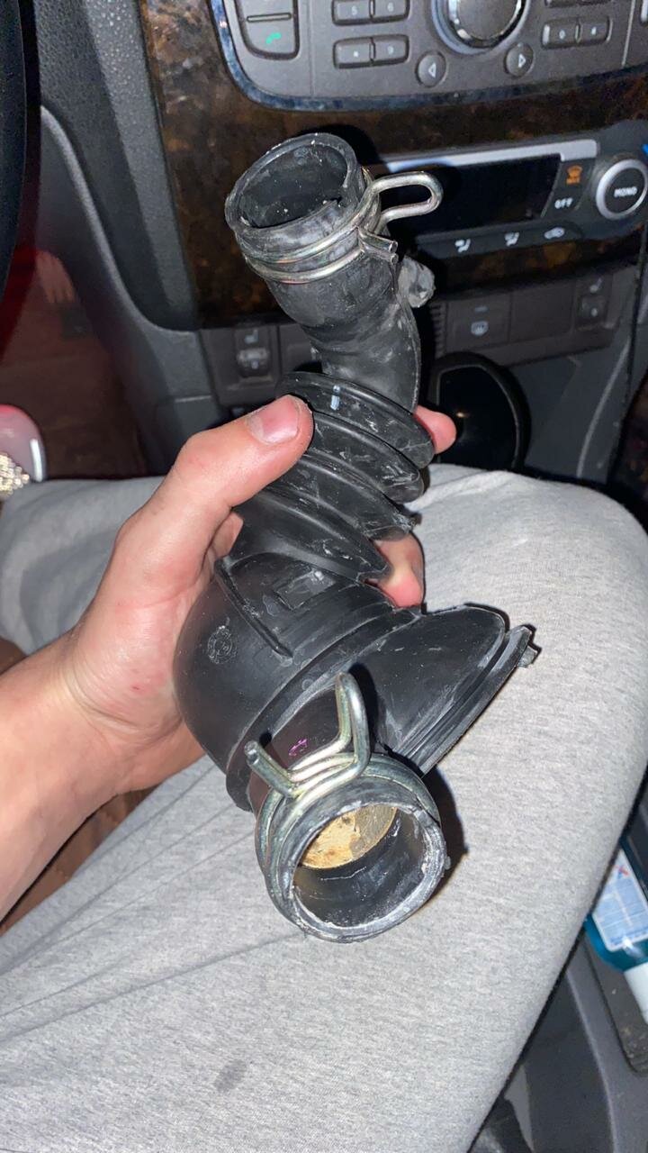 патрубок воздухозаборника, патрубок воздушного фильтра, воздушный патрубок, патрубок сливной на аристон маргарита, гофра от воздушного фильтра nissan primera p12