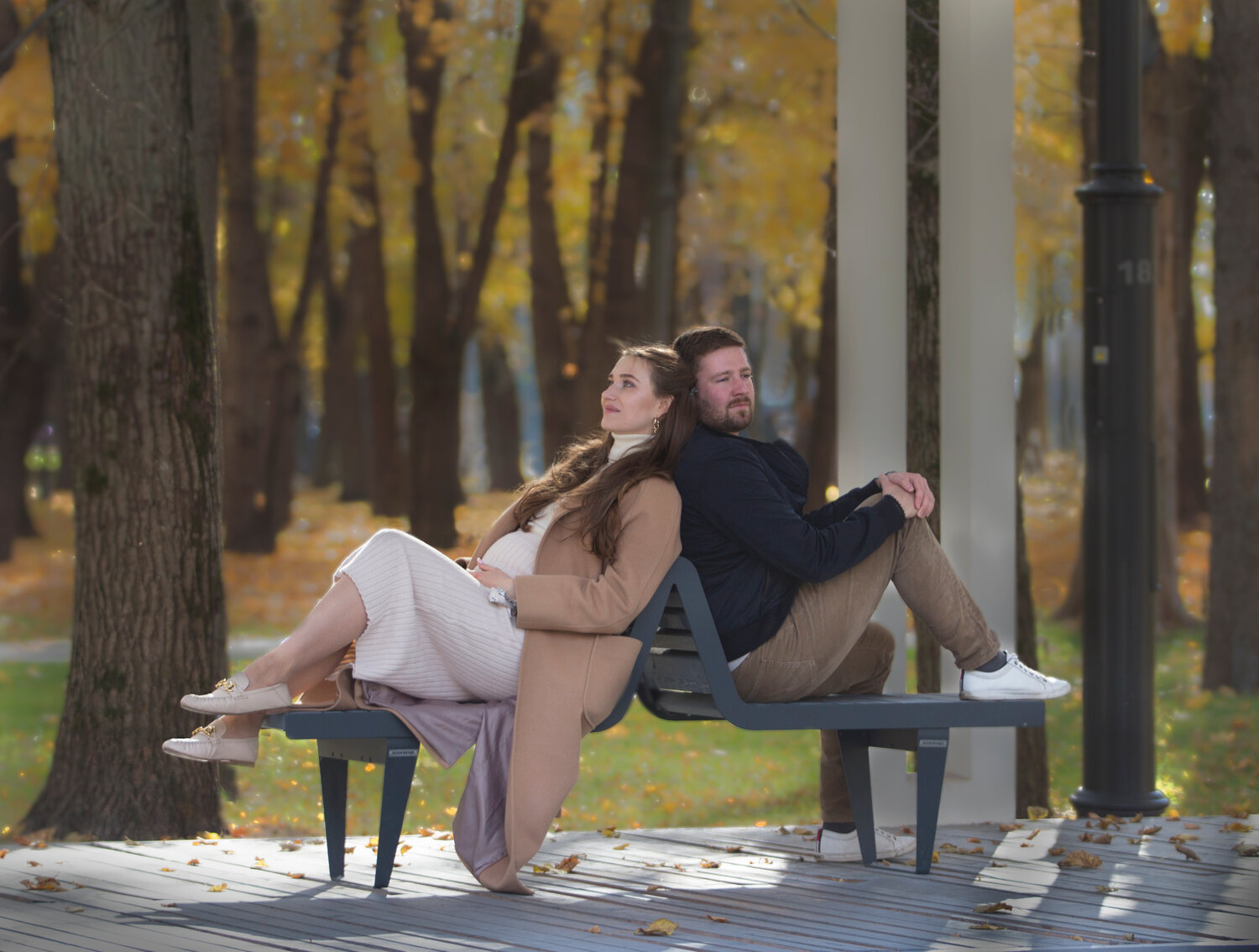 осенняя фотосессия, ноги, человек, фотосессия для пары на улице осенью, парк осенью