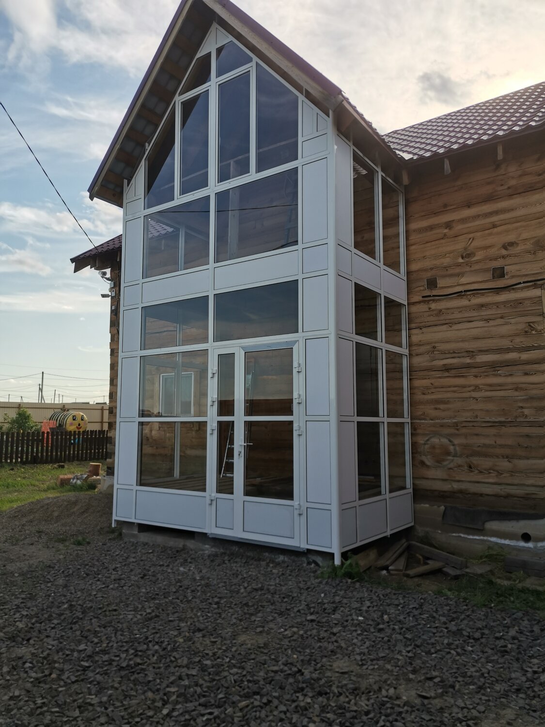 остекление веранды рехау, остекление загородного дома, панорамное остекление веранды, остекление дома, застекленная веранда