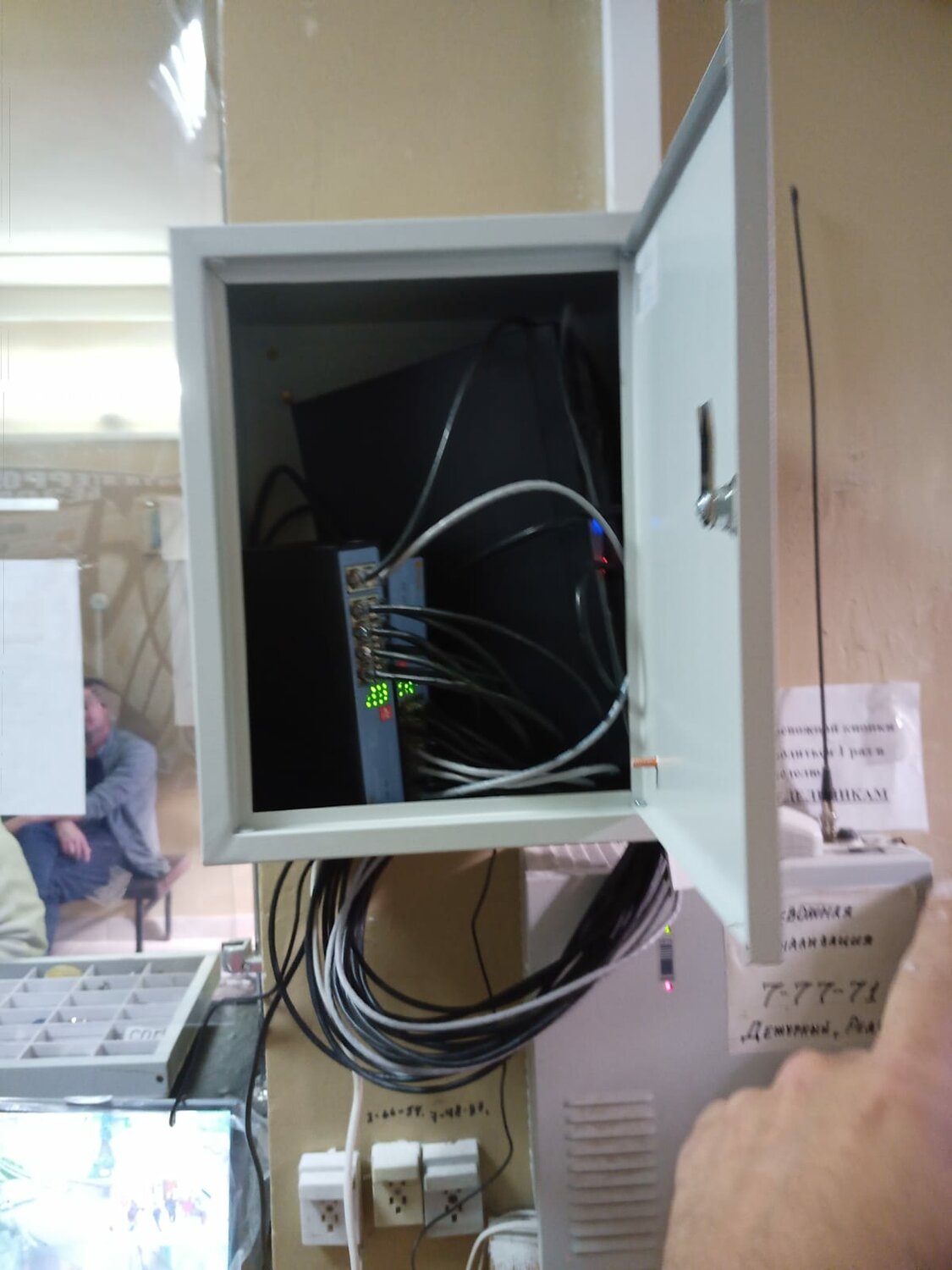 шкаф слаботочный распределительный телекоммуникационный 900*700, слаботочный шкаф, шкаф для слаботочки, слаботочные системы, телекоммуникационный шкаф