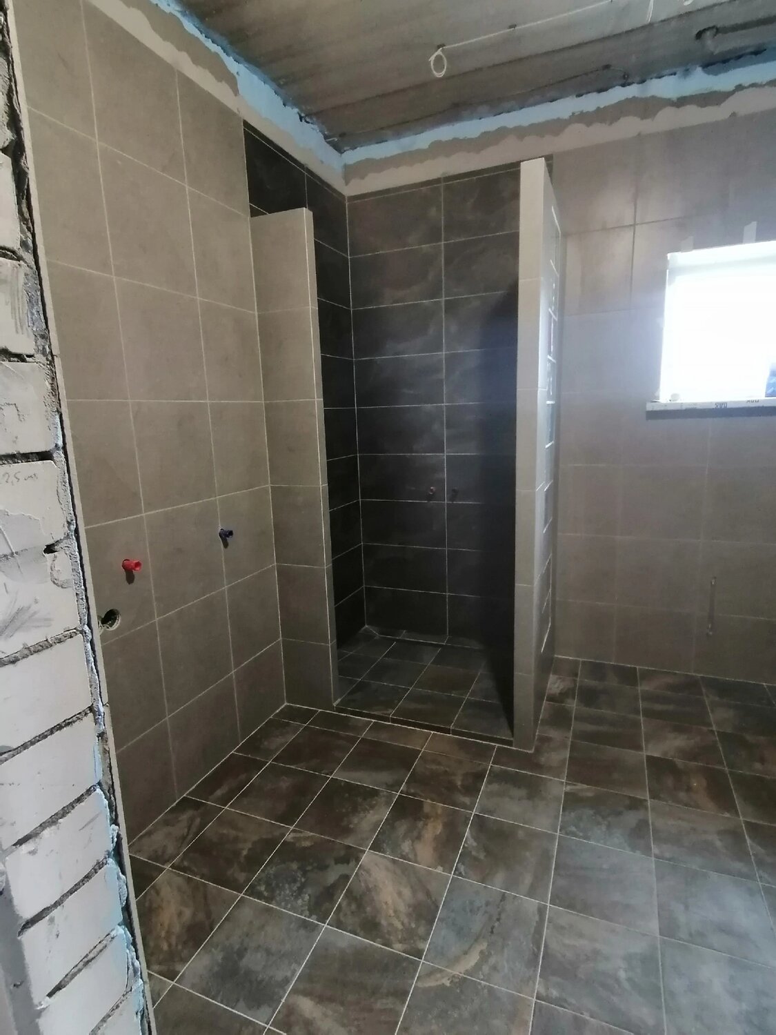 душевая кабина из плитки, душевая комната, душевая кабина из плитки дизайн, душ из панелей, ванная комната