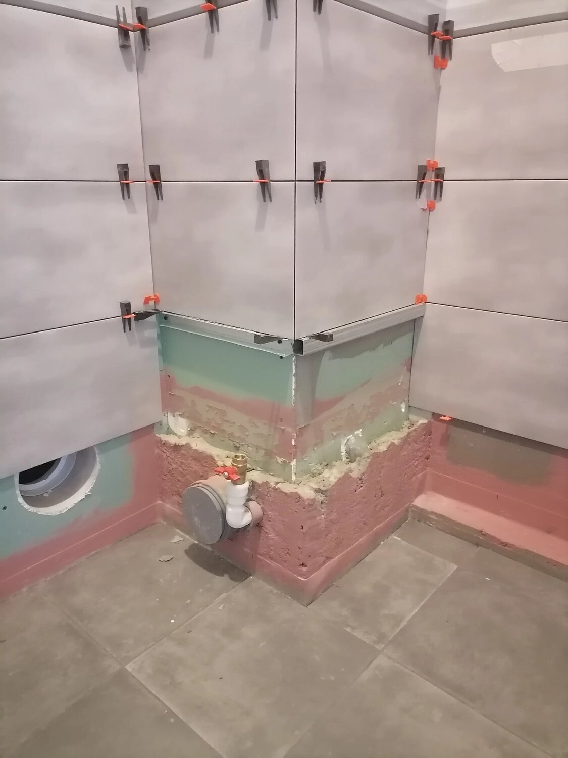 плитка на гипсокартон в ванной, плитка под гребенку на стену, укладка плитки, укладка кафеля, плитка на стену