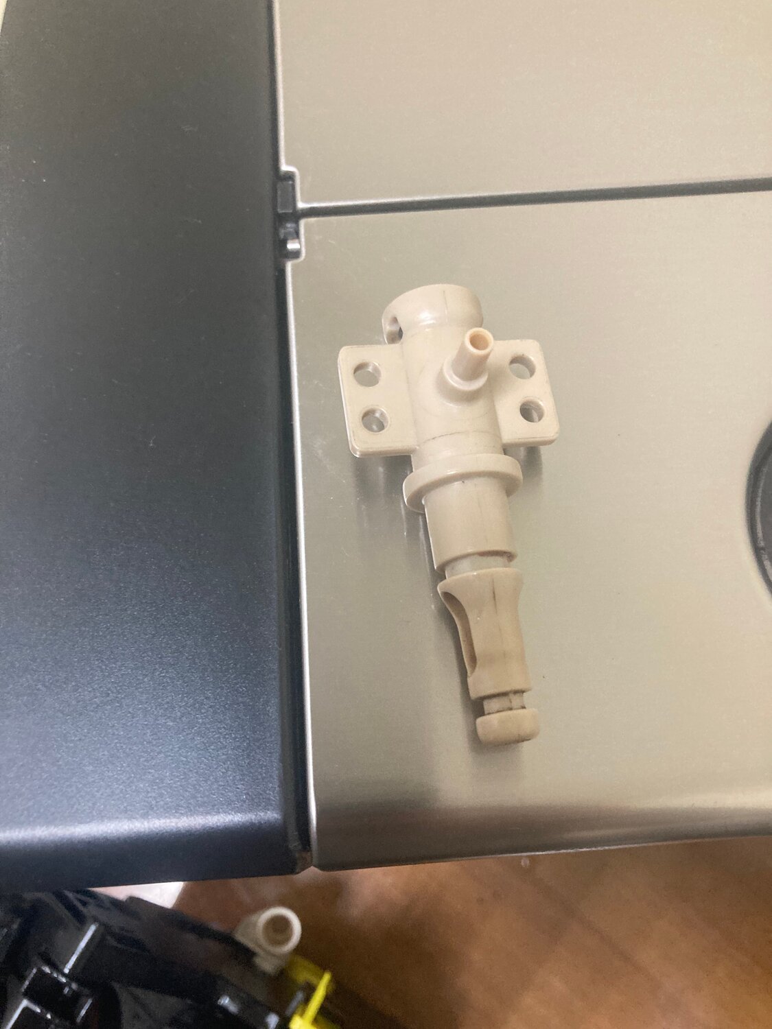 штуцер подачи воды saeco philips 11013531а, штуцер клапан бойлера для кофемашин philips, клапан термоблока кофемашины delonghi, клапан для штуцера кофемашины philips купитьep3020, штуцер круглого бойлера saeco minuto 421946011491