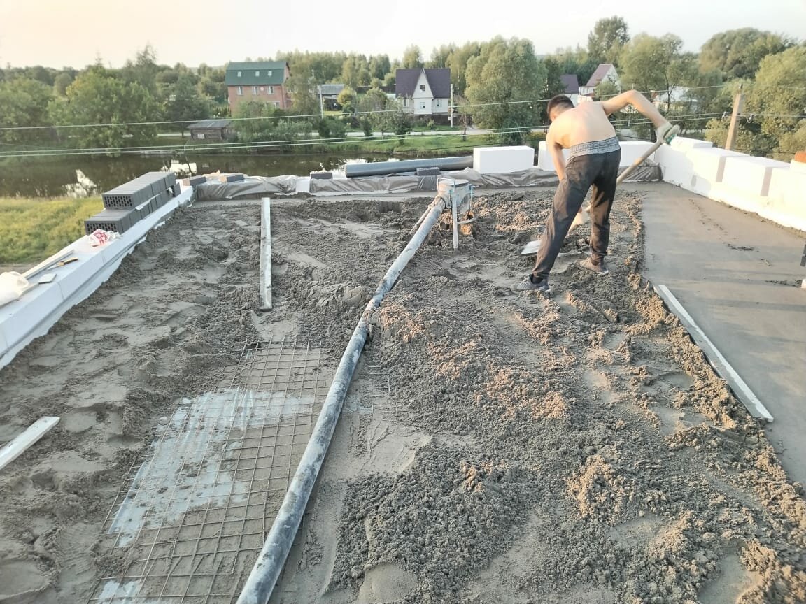 цементно песчаная стяжка на кровле, дренаж вокруг фундаментной плиты, стяжка пола, полусухая стяжка на кровле, заливка фундамента