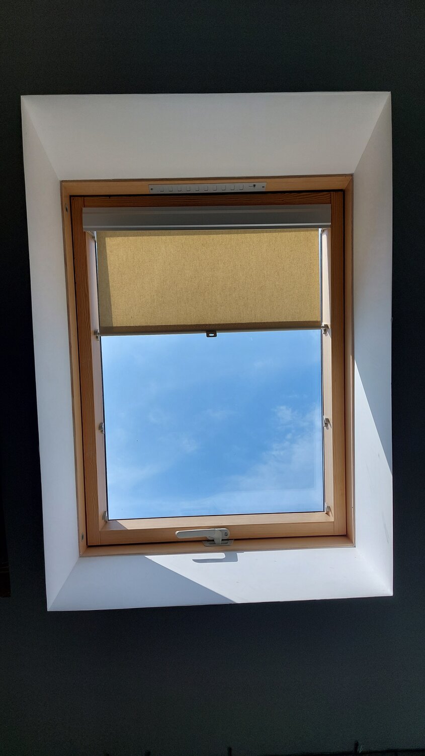рулонная штора на мансардное окно, окно, жалюзи velux 55x78 pal ck02, штора fakro arf ii-057 114*118, жалюзи для мансардных окон