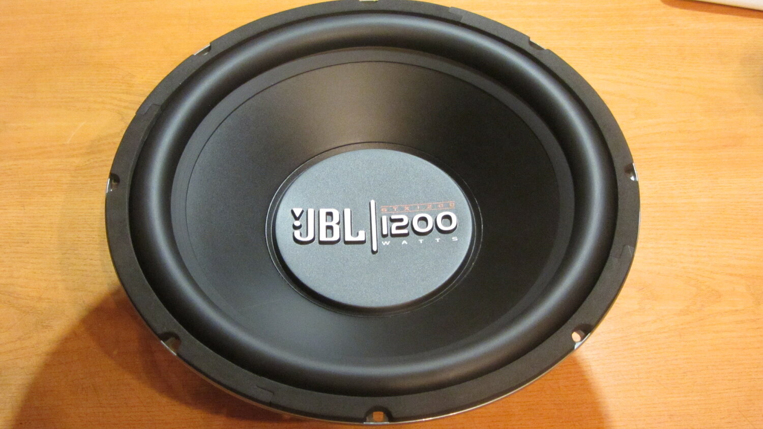 сабвуфер jbl, сабвуфер, сабвуфер jbl gtx 1200, динамик сабвуфера jbl 1200, саб 12