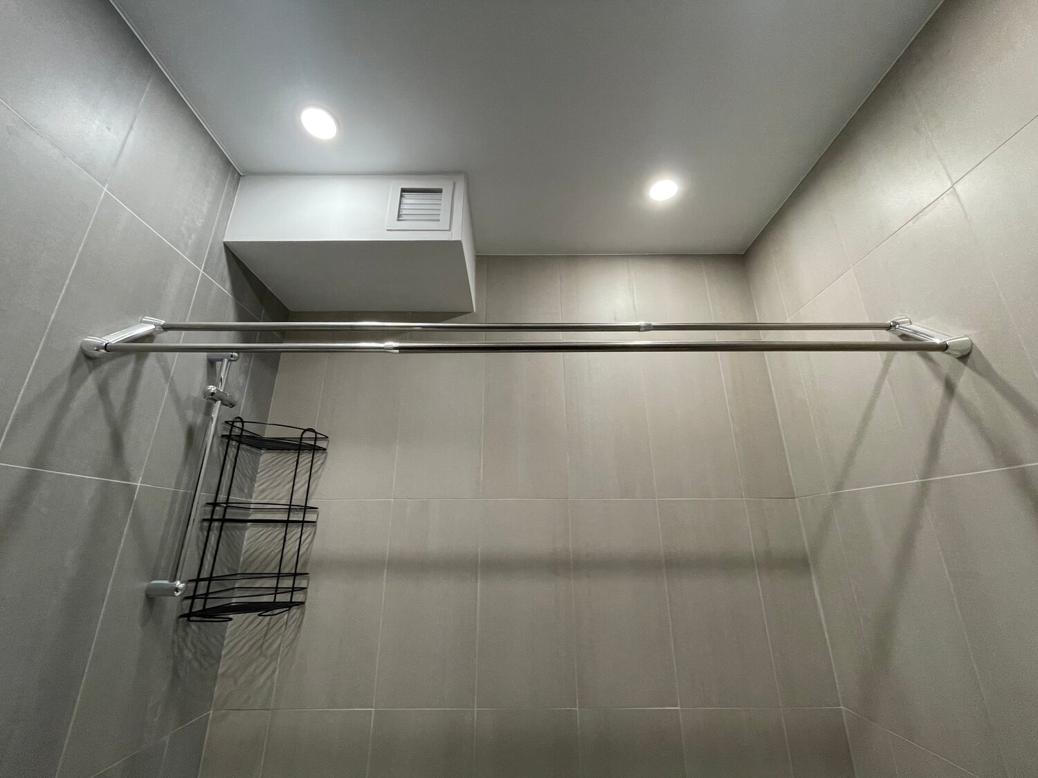 штанга для душа в ванную, душевая перегородка, душевая стеклянная перегородка, ванная комната, душевое ограждение из стекла