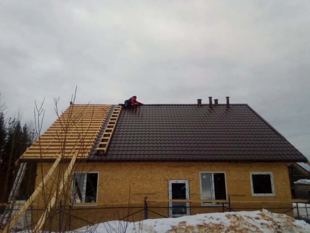 крыша металлочерепица, кровля крыши, металлочерепица, крыша бани из металлочерепицы, металлочерепица монтаж