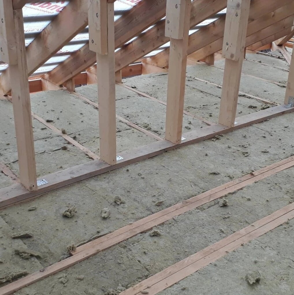 пол в каркасном доме, утепление крыши, утепление перекрытия, утепление мауэрлата холодного чердака, теплоизоляция мауэрлата