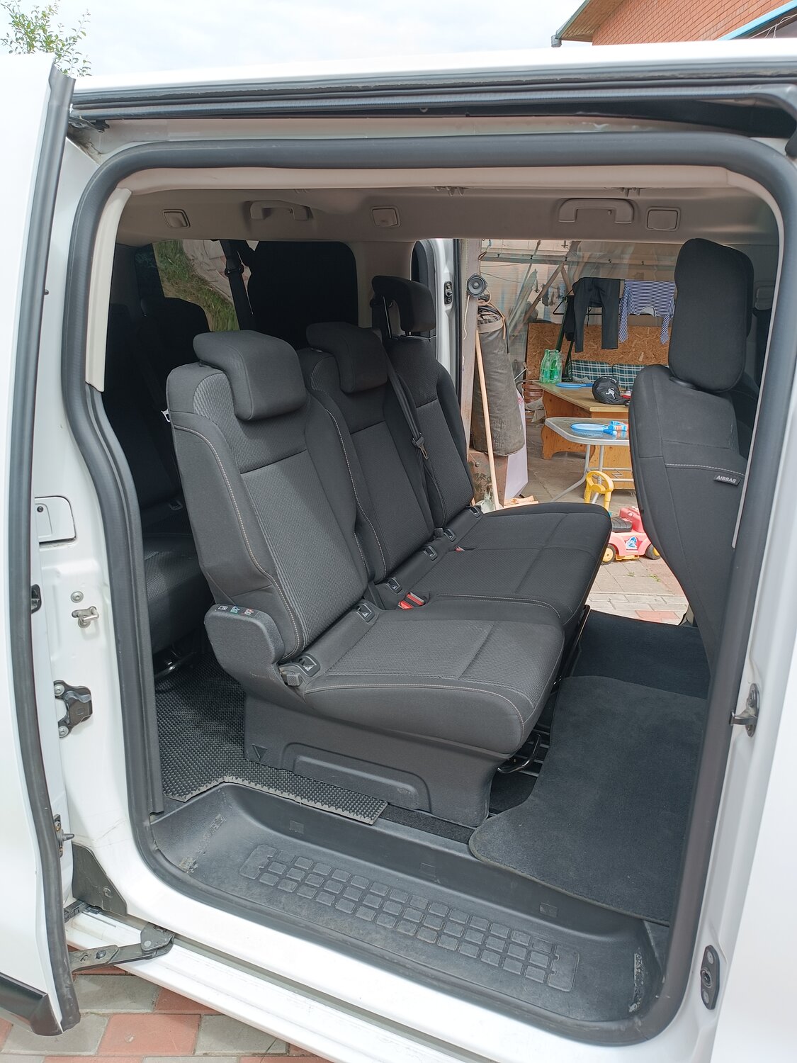 ситроен спейс турер, фольксваген каравелла 2021, toyota noah 2008 салон, тойота гранвиа, volkswagen caravelle t 6