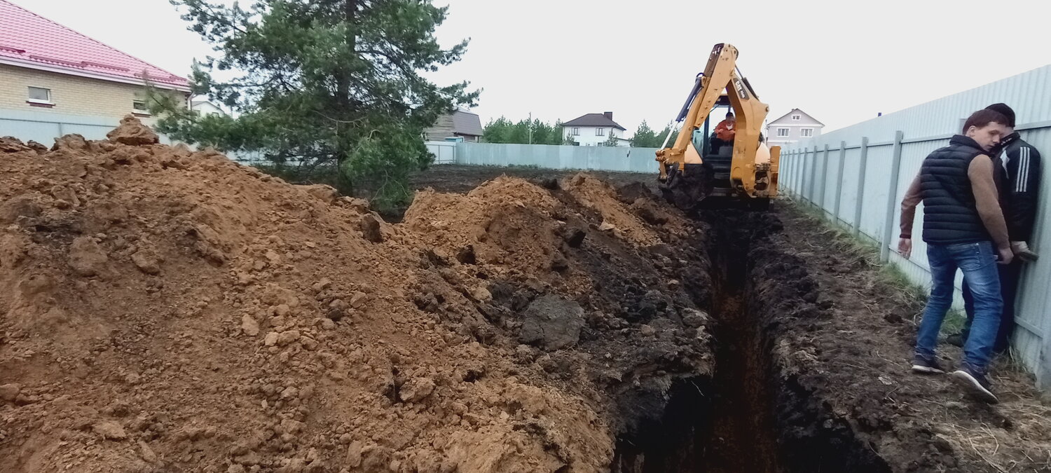 копка траншеи, рытье траншеи, траншея под фундамент, выемка грунта, копка котлована