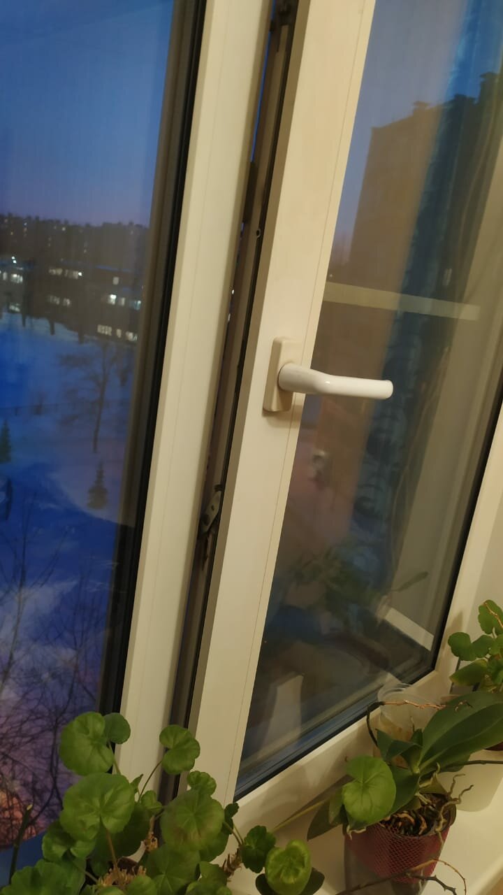 окно, ручка на пластиковое окно, ручка на балконную дверь, ручка с 2 сторон на балконной двери, замок на балконную дверь esse 1600 mm