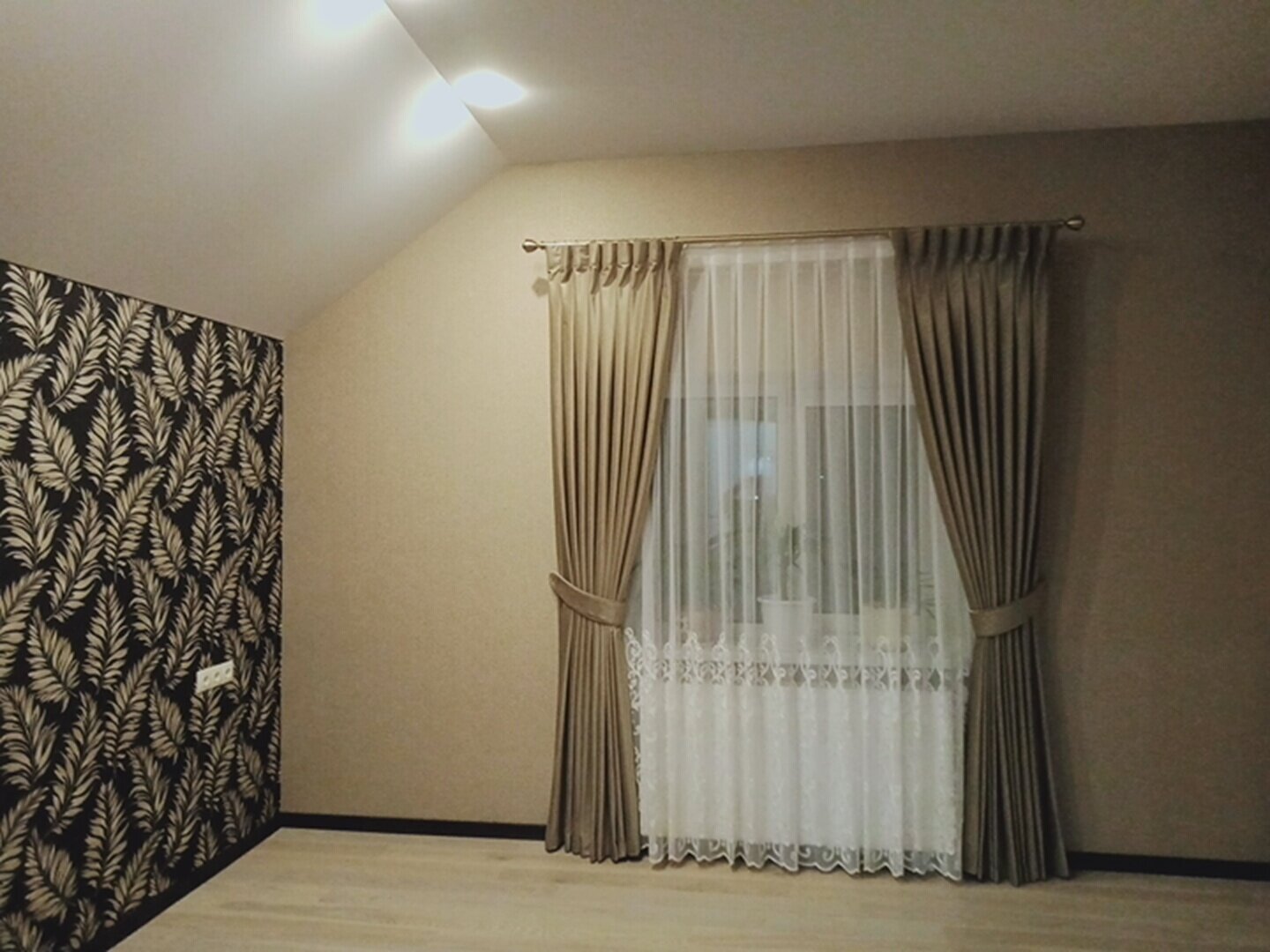 портьеры для зала стена 5 метров, турбо карниз пардалар 2018, шторе, ламбрекен в зал без штор, драпировка штор