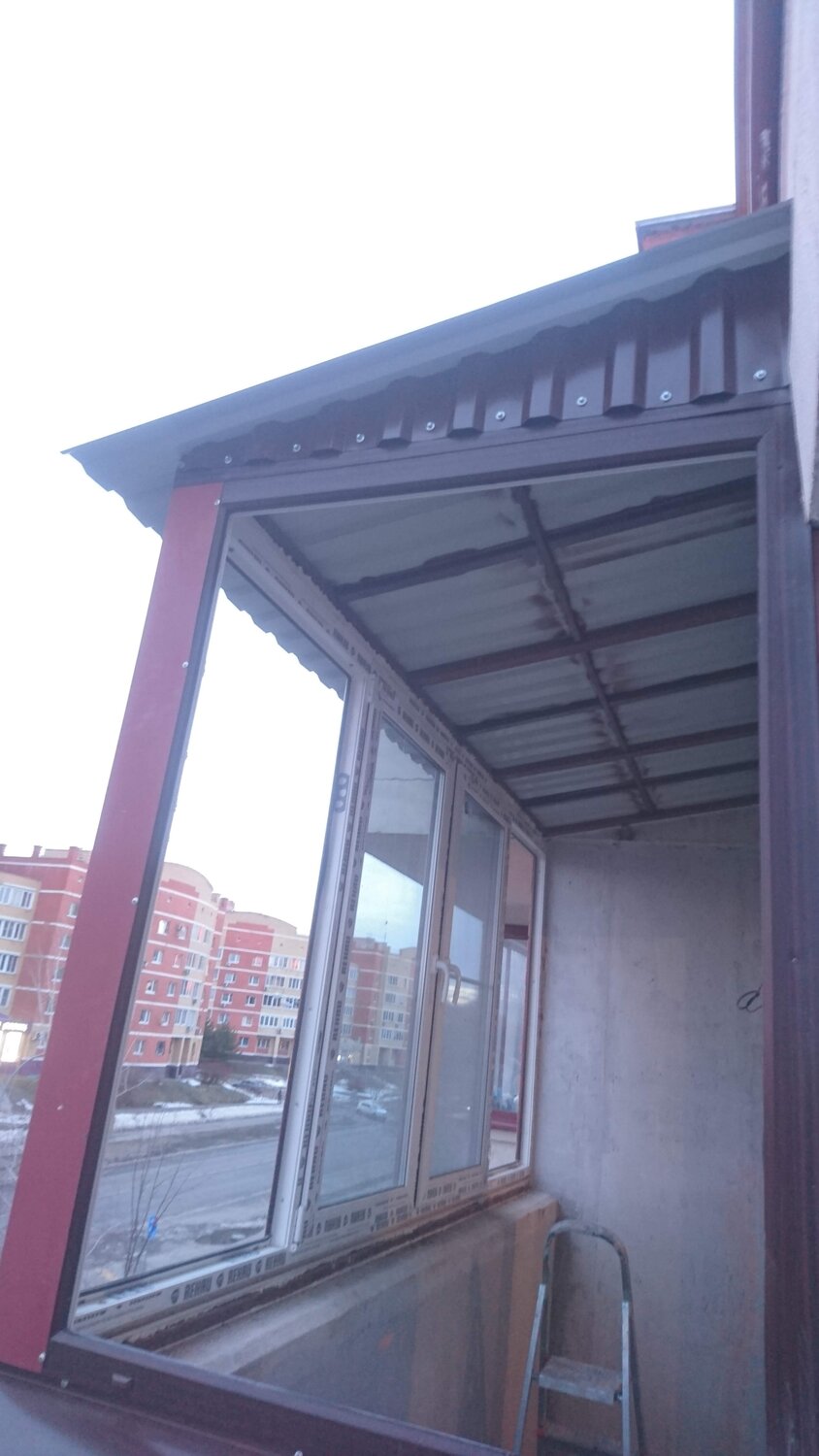 отделка крыши балкона, крыша балкона на последнем этаже, обшивка крыши балкона, уголки для крыши балкона, крыша балкона на последнем этаже хрущевки изнутри