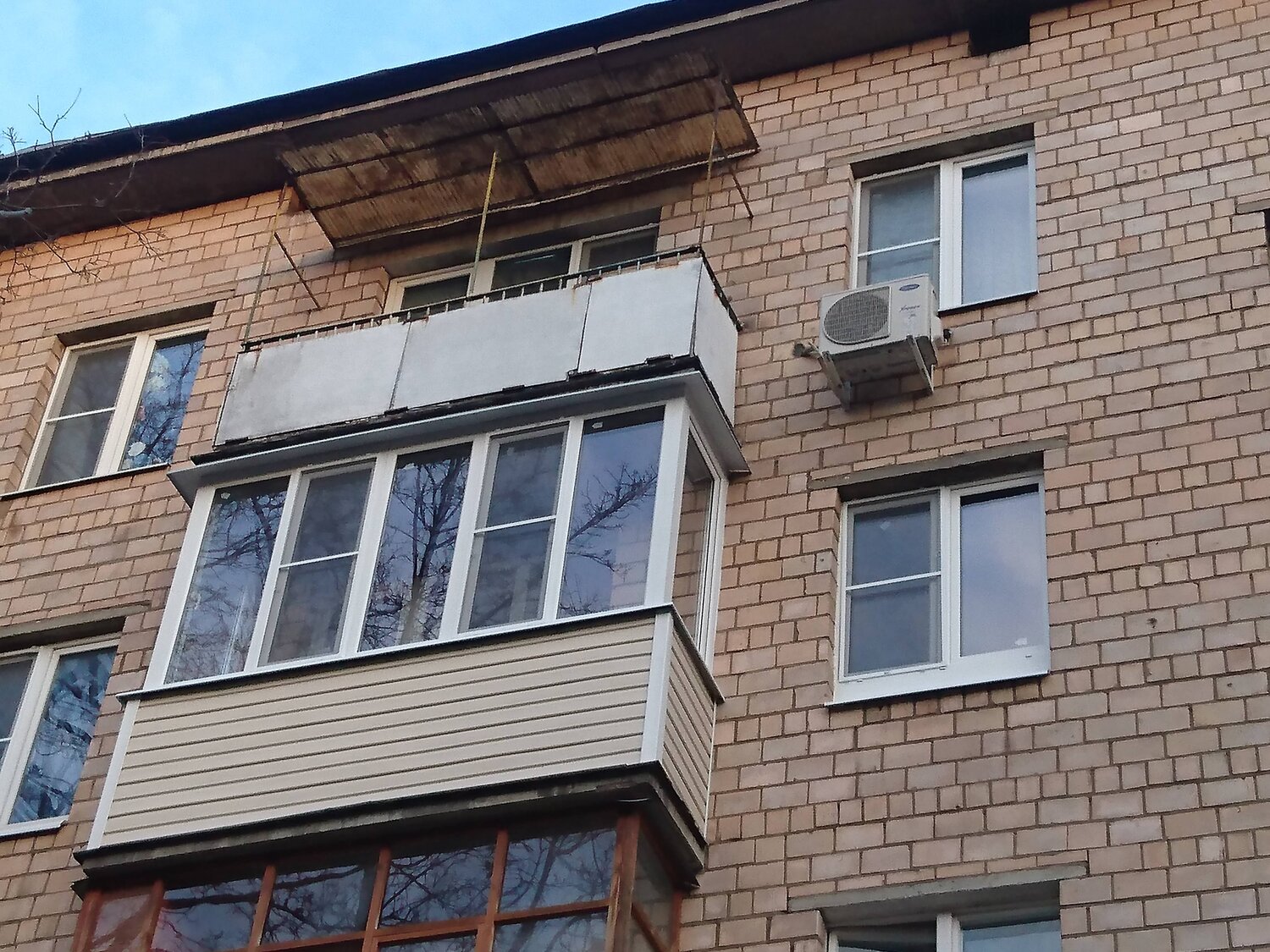 балкон, балконы хрущевки вид с улицы, балконы в хрущевках, лоджия, французское остекление балкона в хрущевке