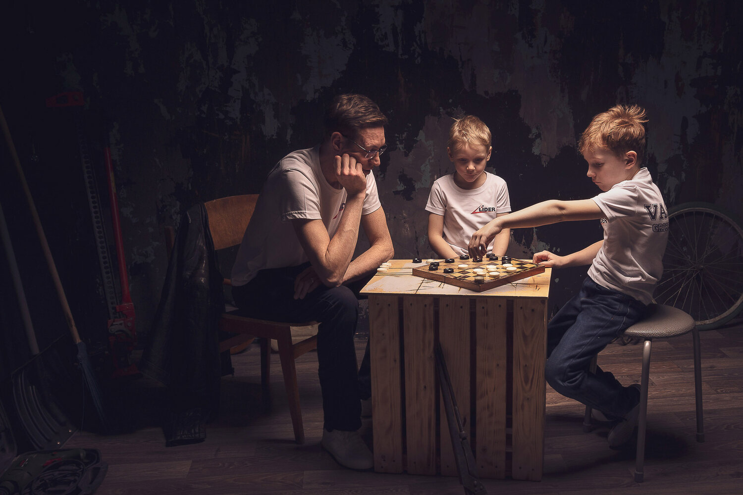 мальчик с шахматами, быстрые шахматы, искусство шахмат, chess, ребенок шахматист