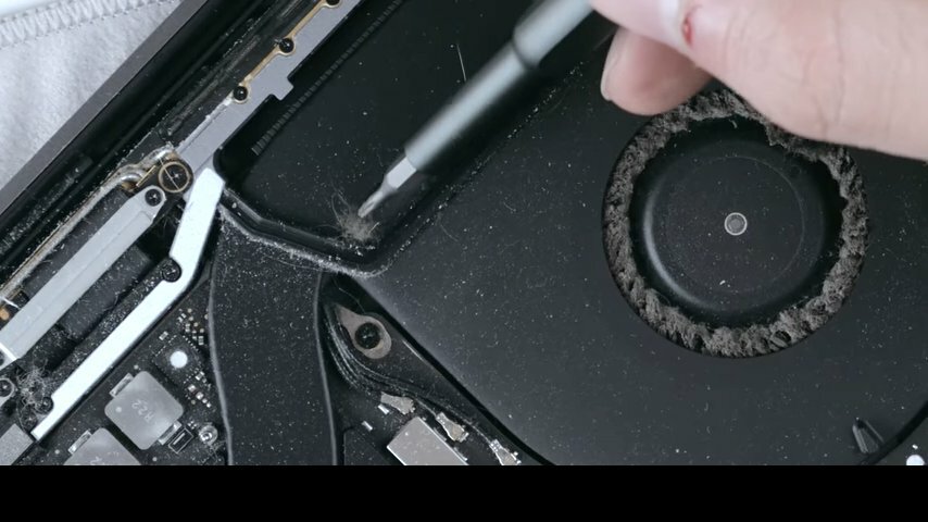 macbook pro 2017 чистка от пыли, macbook pro, clean fan macbook pro 2010, чистка системы охлаждения macbook, macbook pro fan replacement