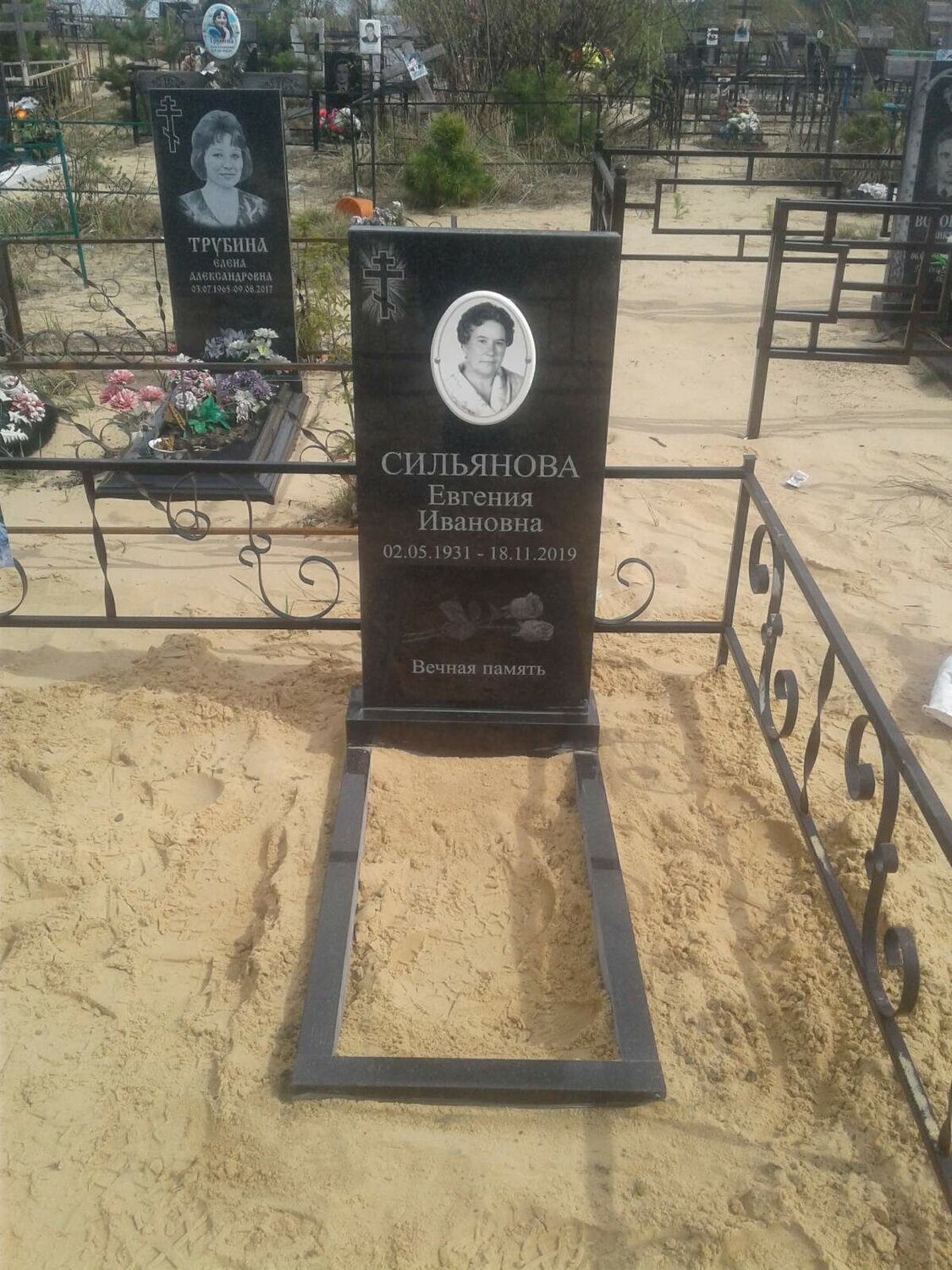 памятники из гранита, памятники на могилу, памятники из мрамора, памятники из черного гранита, лежачие памятники на могилу