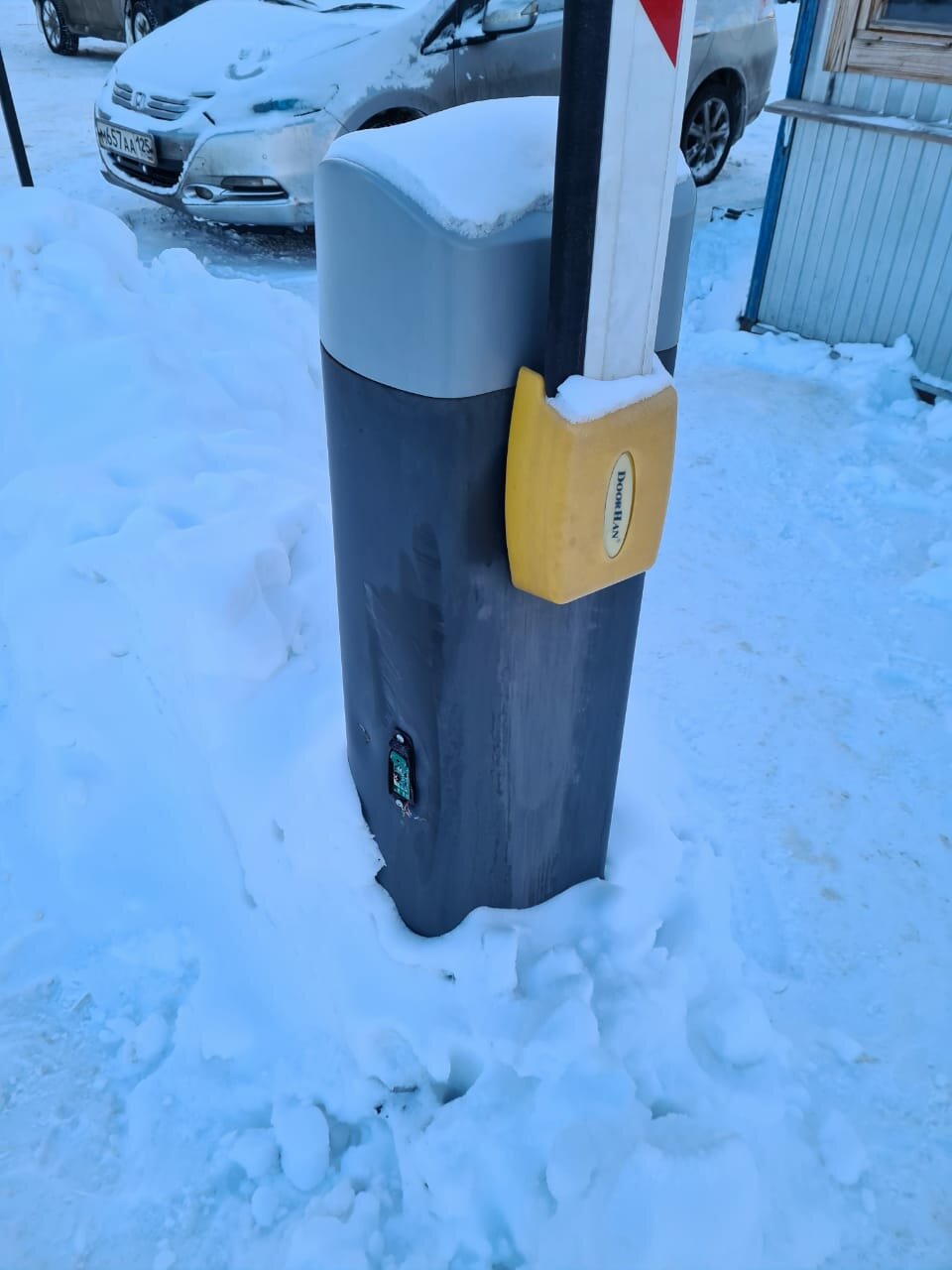 шлагбаум зима, шлагбаум в снегу, шлагбаум, шлагбаум came gard pt, шлагбаум во дворе жилого дома своими руками