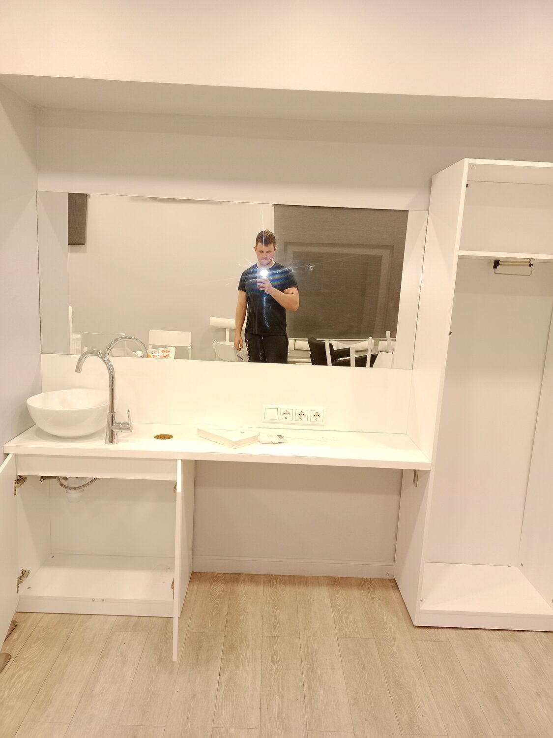 туалетный столик, белый туалетный столик, туалетный столик malm ikea, туалетный столик на заказ, туалетный столик и пенал в ванной
