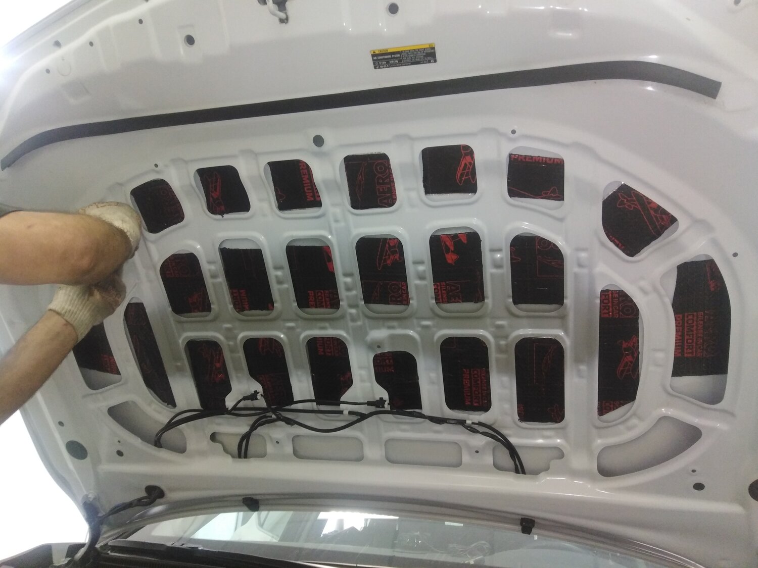 шумоизоляция капота ford focus 2, шумоизоляция капота opel astra j, шумоизоляция на капот ленд крузер 200 2016, шумоизоляция автомобиля daewoo nexia, шумоизоляция капота