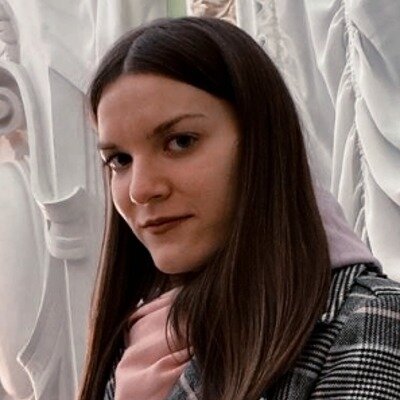 Анна Захарова