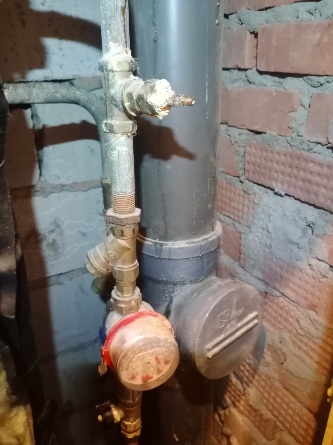 водопроводные трубы в квартире, стояковый кран, стояк водоснабжения, закольцовка труб в квартире, стояк в доме