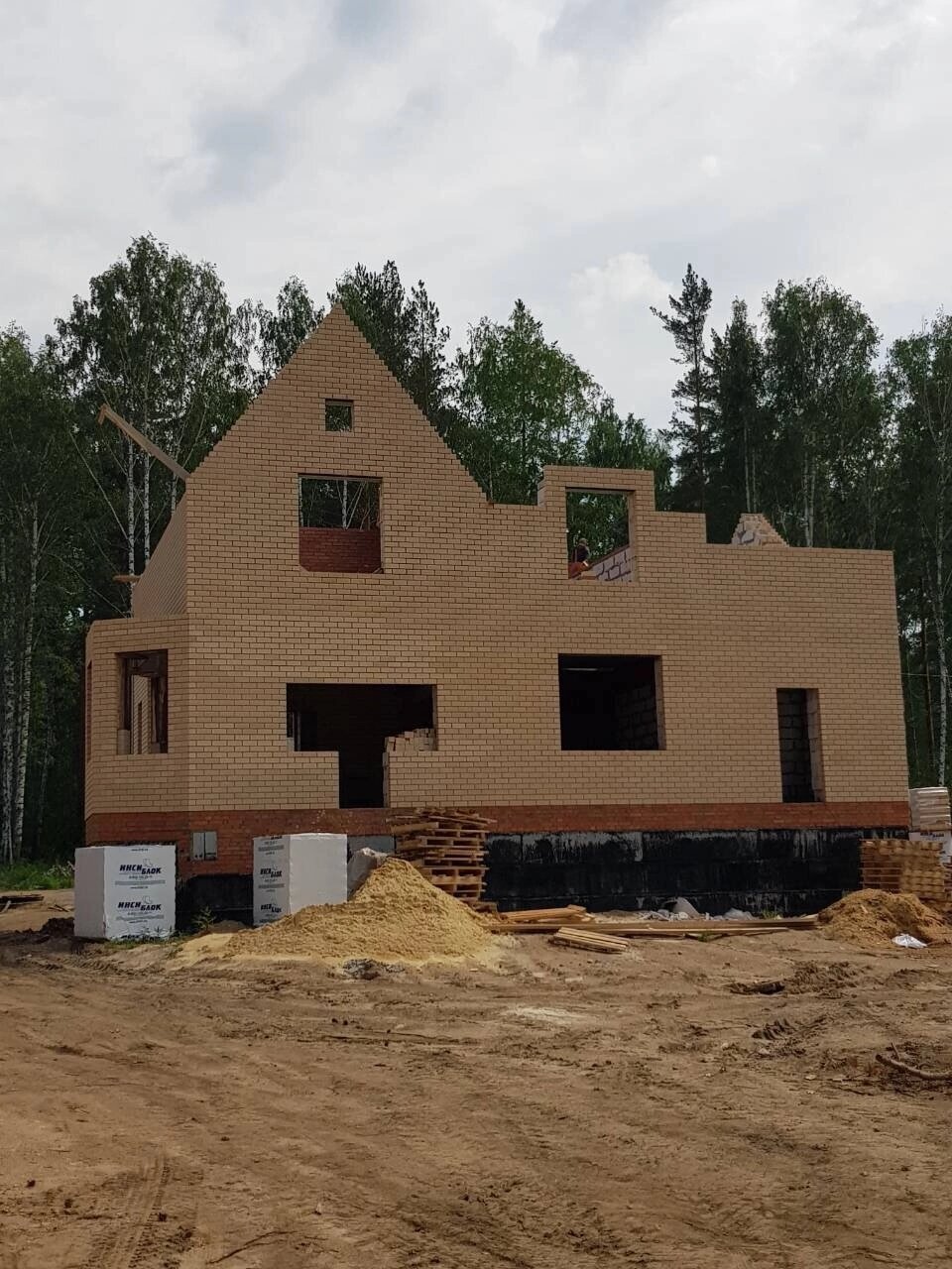 Строительство дома из кирпича