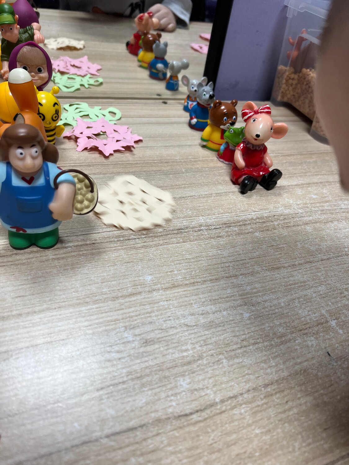 игрушки из киндера, киндер сюрприз маша и медведь коллекция, игрушки из киндера сюрприза, киндер игрушки, киндер сюрприз игрушки