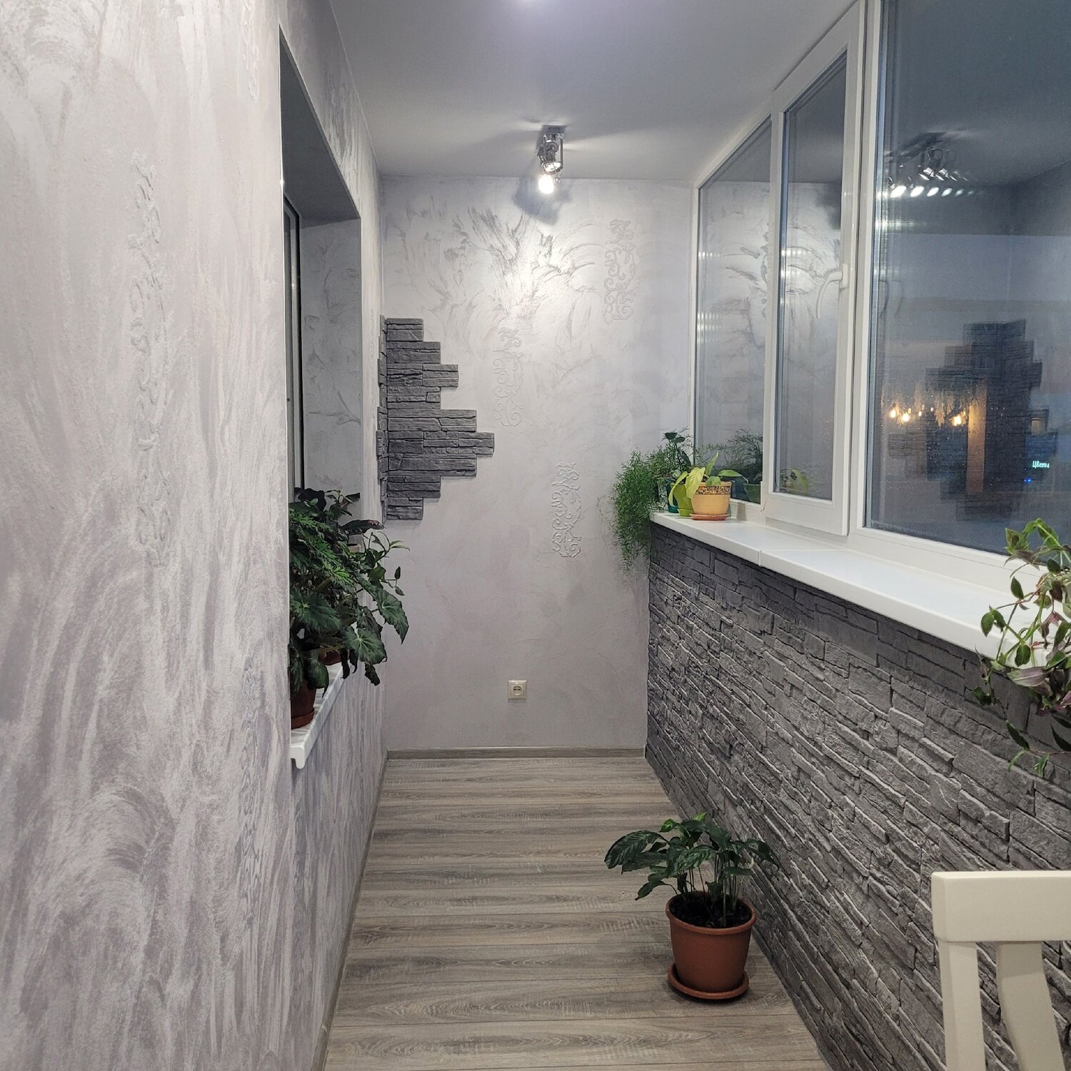 отделка балкона декоративным камнем, отделка балкона, отделка балкона кирпичиком декоративным, балкон дизайн, лоджия отделка