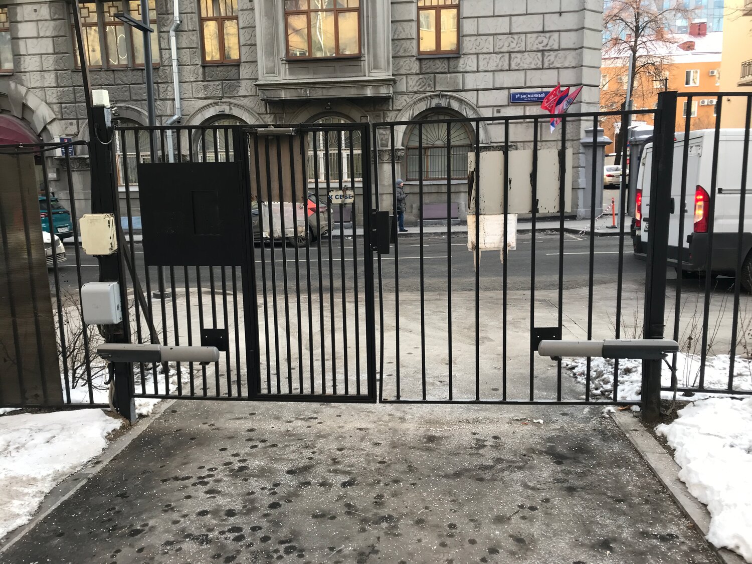 распашные ворота, дегтярный пер., 15к2, ворота, ворота во двор многоквартирного, автоматические распашные ворота