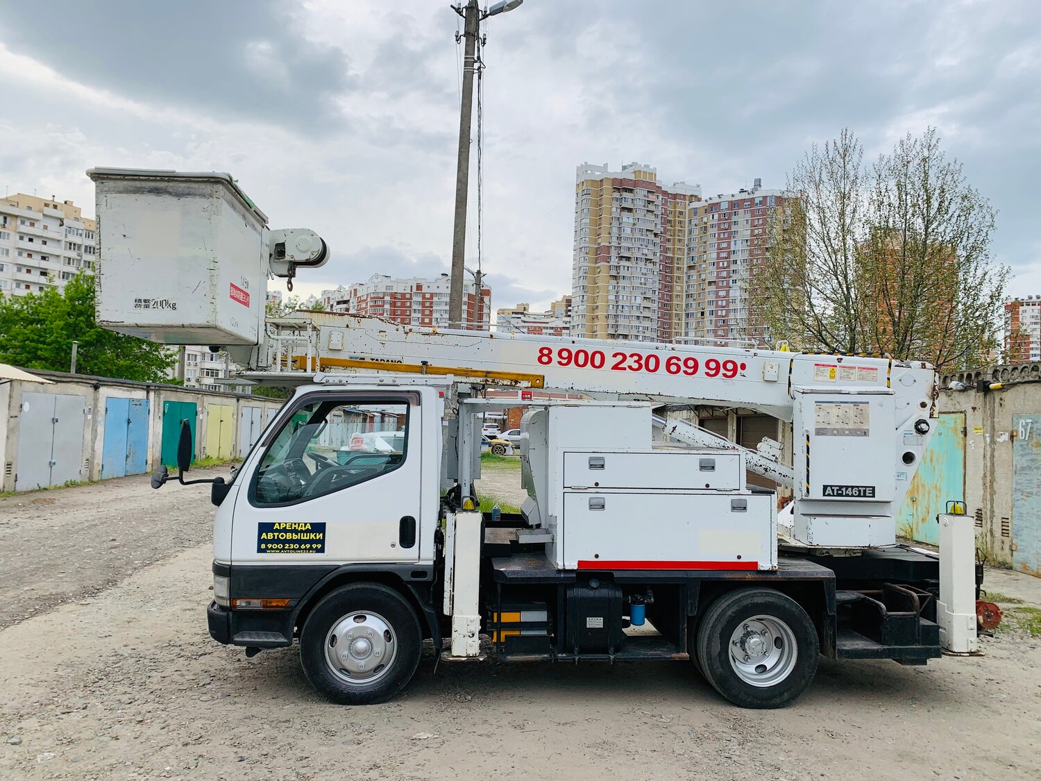 автовышка митсубиси кантер, автовышка на базе митсубиси, автовышка nissan atlas 300, автовышка малогабаритная, автовышка ниссан