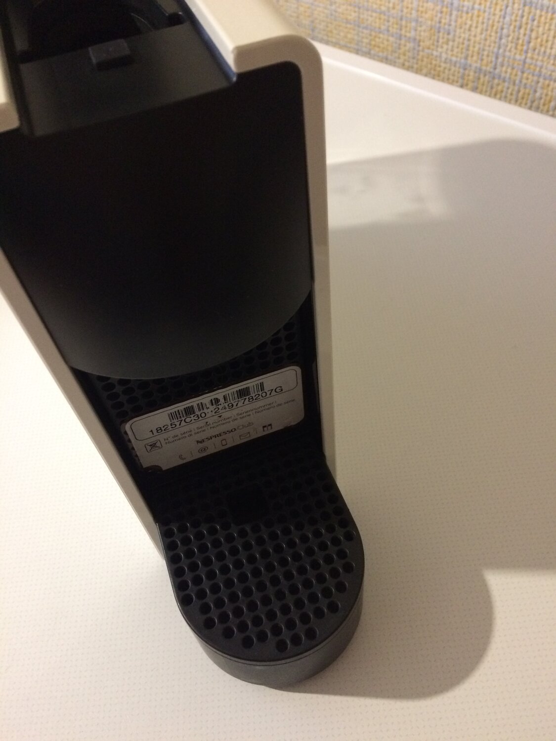 кофемашина капсульная nespresso essenza mini c30, nespresso essenza mini c 30, кофемашина nespresso, капсульная кофемашина nespresso, кофемашина nespresso essenza mini c30 black
