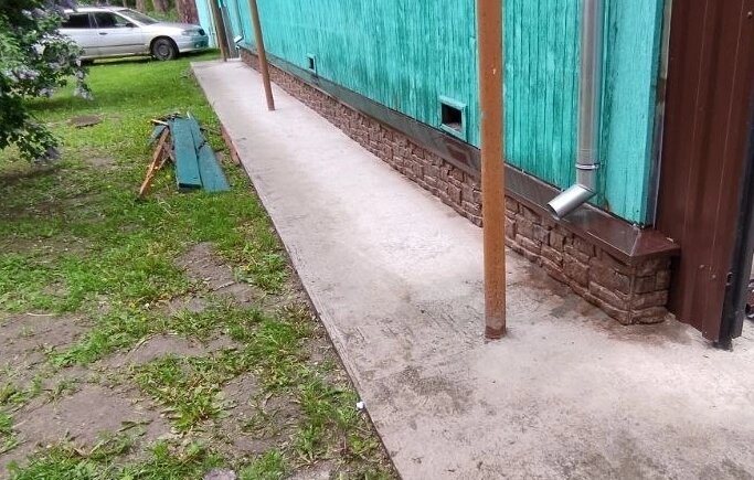 отмостка дома, отмостка, отмостка вокруг дома, отмостка из бетона, отливы для отмостки фундамента