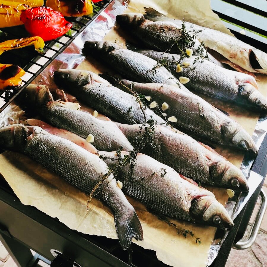 рыба сибас, рыба вкусная, форель, запеченная рыба, рыба в белом вине