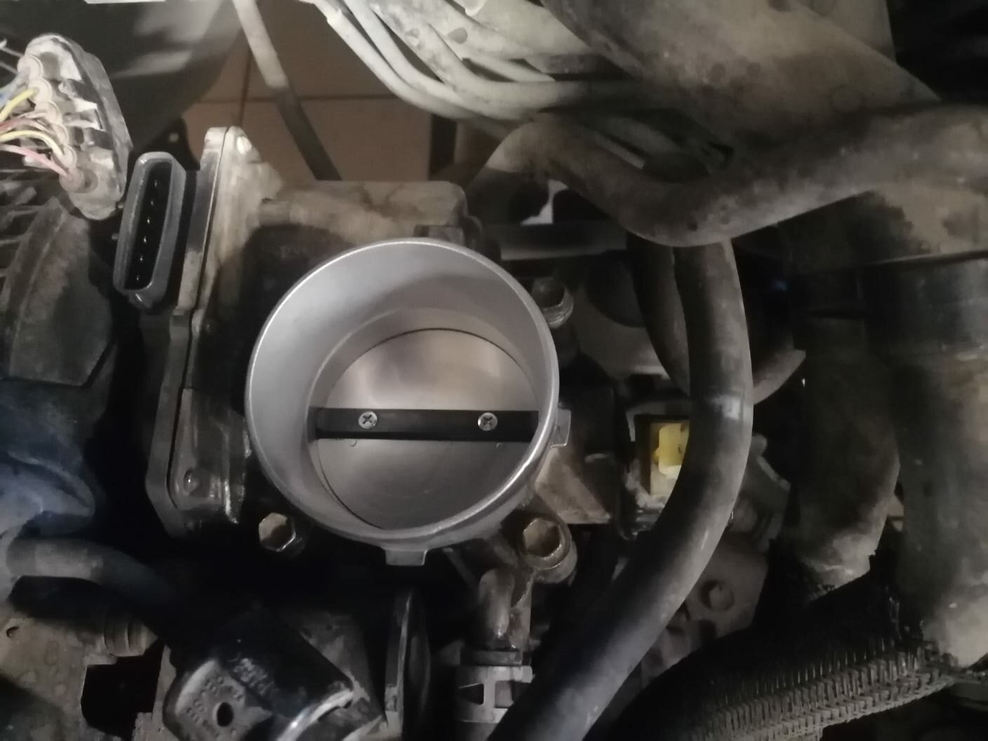 kia rio 2006 дроссельная заслонка, дроссельная заслонка kia rio 3, дроссельная заслонка тойота королла 150, дроссельная заслонка, чистка дроссельной заслонки