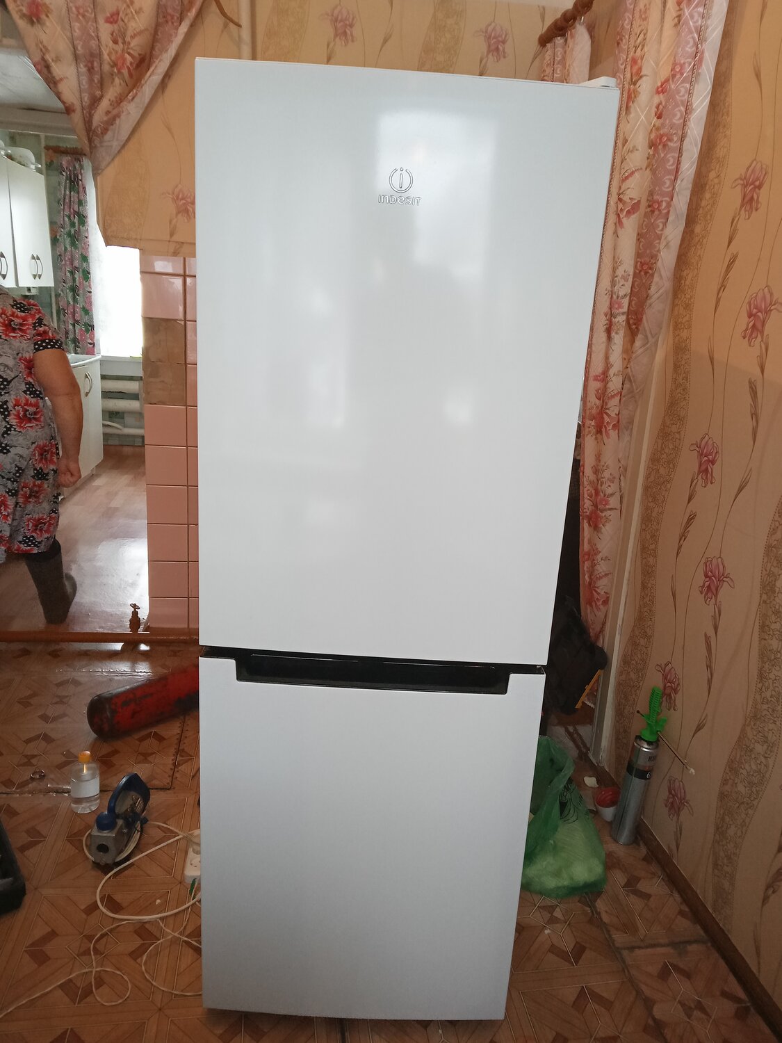 холодильник indesit, холодильник индезит, холодильник indesit df 4160, холодильник, холодильник индезит двухкамерный df 4160 w