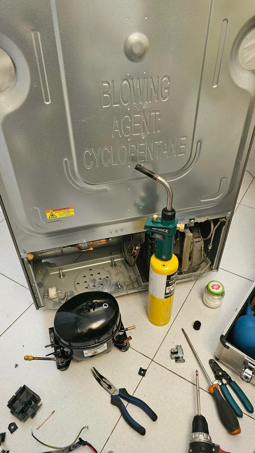 заправка холодильника фреоном, замена компрессора холодильника, компрессор холодильник, капиллярная трубка холодильника хотпоинт аристон, ремонт холодильника